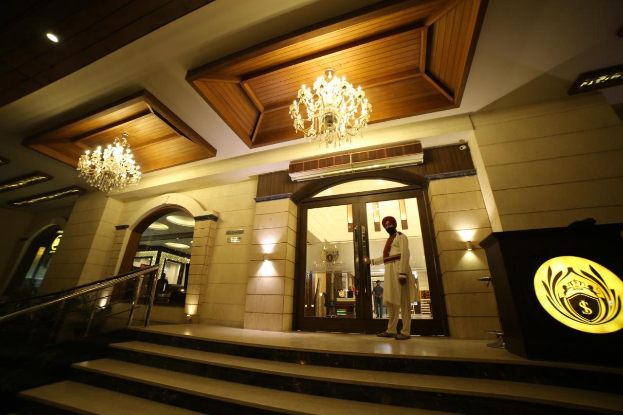 Hotel Imperia Suites Dzsálandhár Kültér fotó