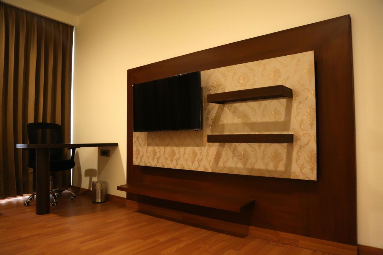 Hotel Imperia Suites Dzsálandhár Kültér fotó