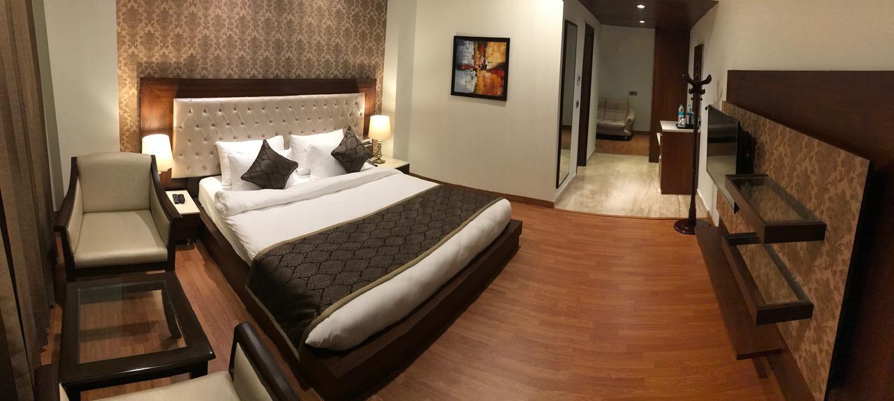 Hotel Imperia Suites Dzsálandhár Kültér fotó