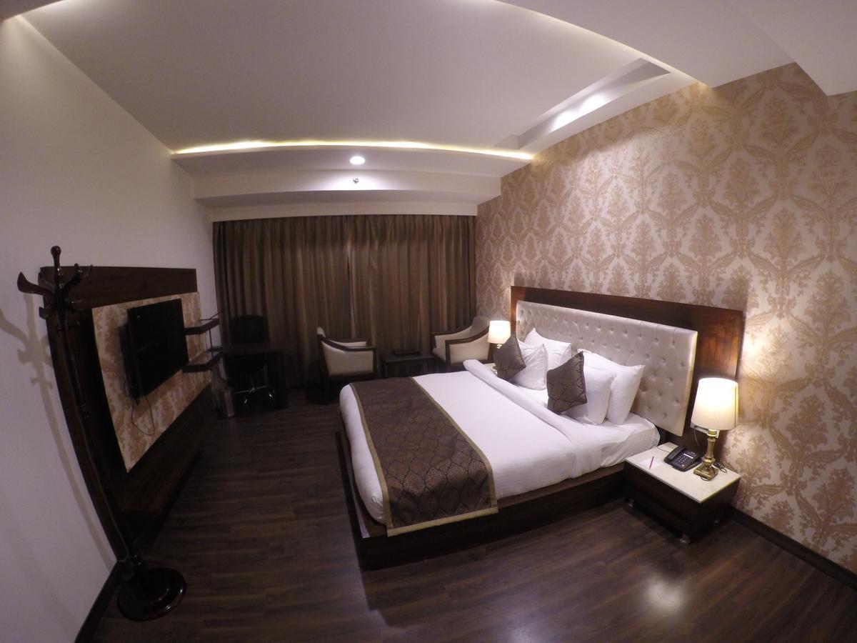 Hotel Imperia Suites Dzsálandhár Kültér fotó