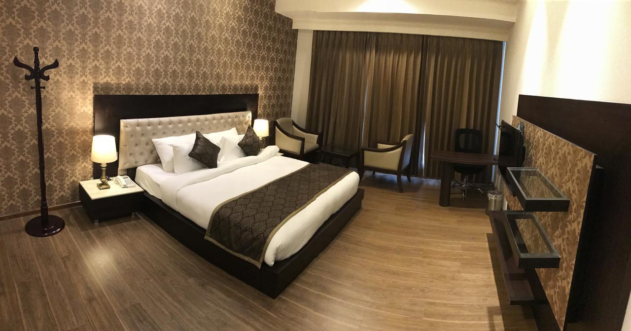 Hotel Imperia Suites Dzsálandhár Kültér fotó