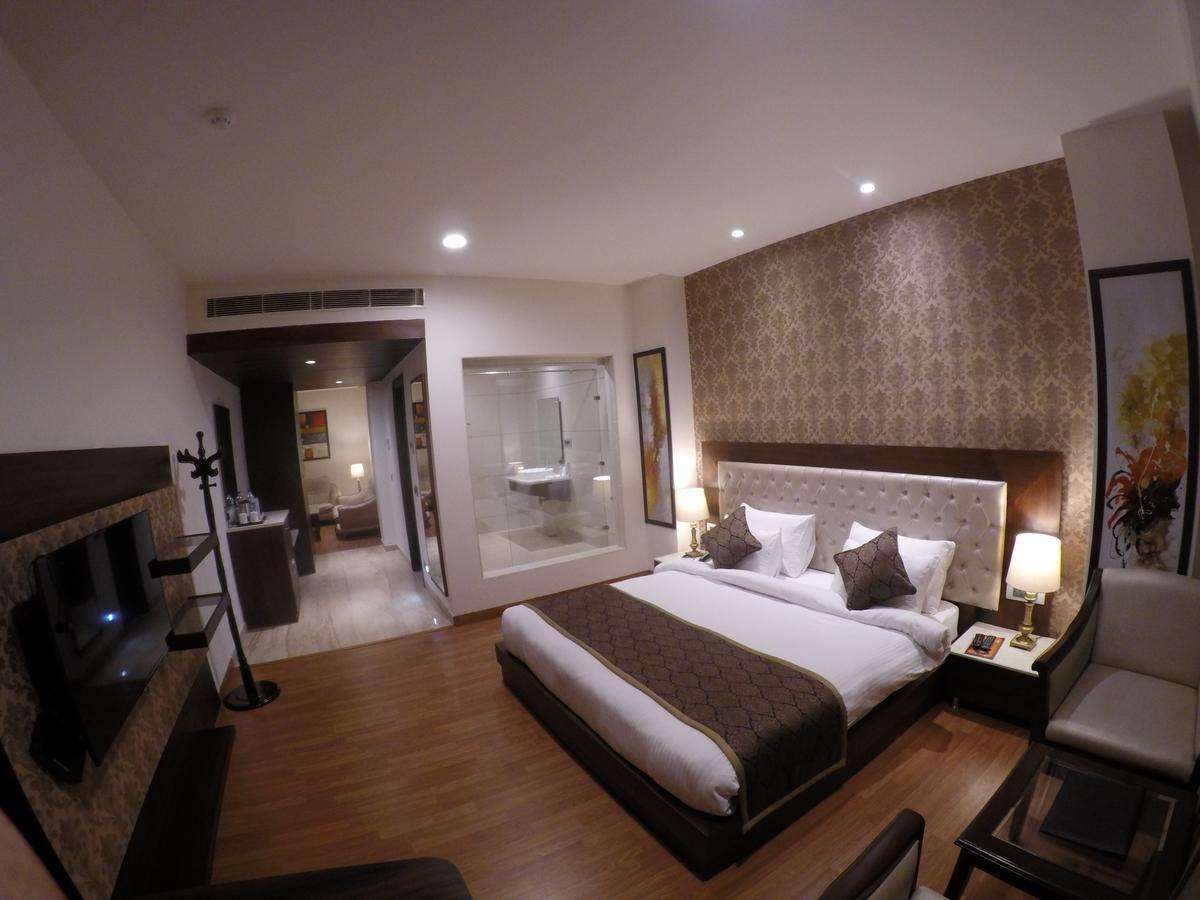 Hotel Imperia Suites Dzsálandhár Kültér fotó
