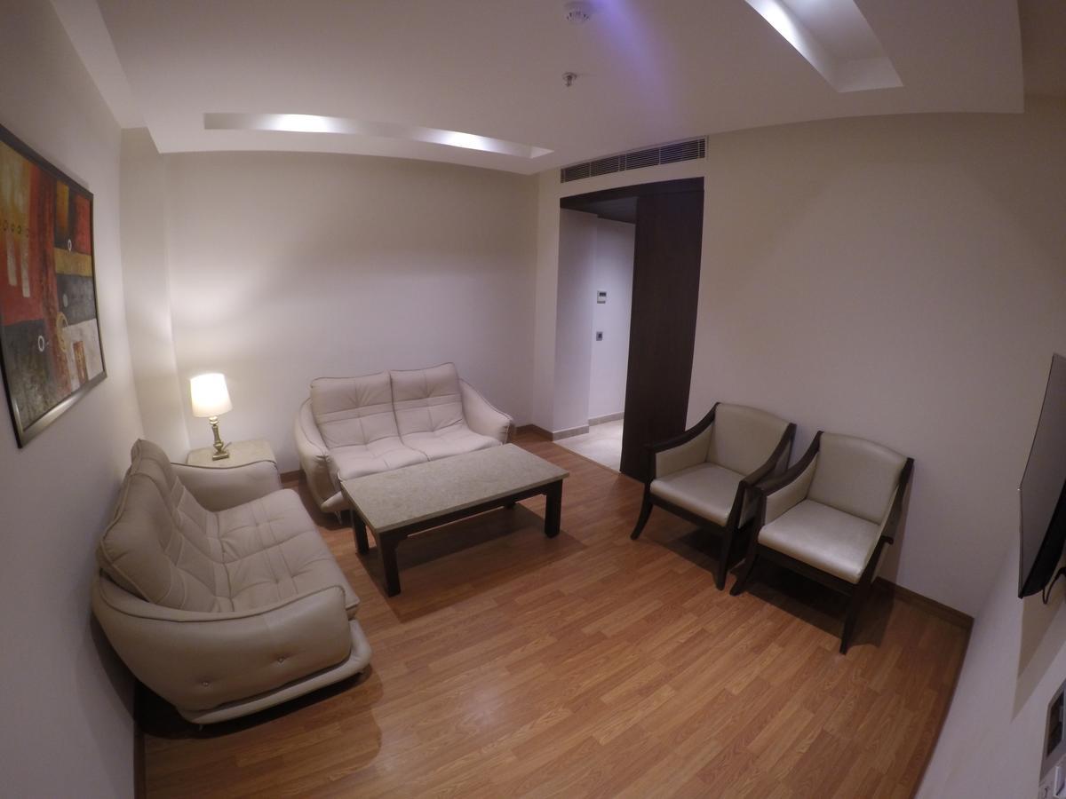 Hotel Imperia Suites Dzsálandhár Kültér fotó