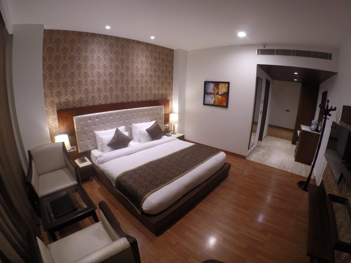 Hotel Imperia Suites Dzsálandhár Kültér fotó