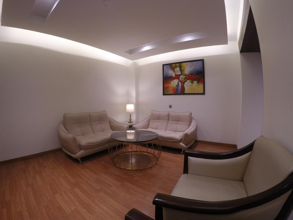 Hotel Imperia Suites Dzsálandhár Kültér fotó